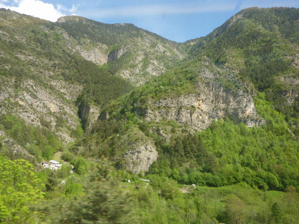 Wilde Gebirgslandschaft links und rechts der Tendabahn - © RoRadln - Franz Lohmair