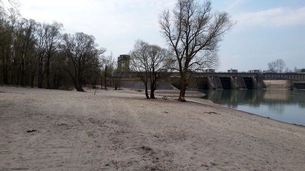 Innstrand unterhalb der Staustufe Rott - © RoRadln - Kurt Schmidt