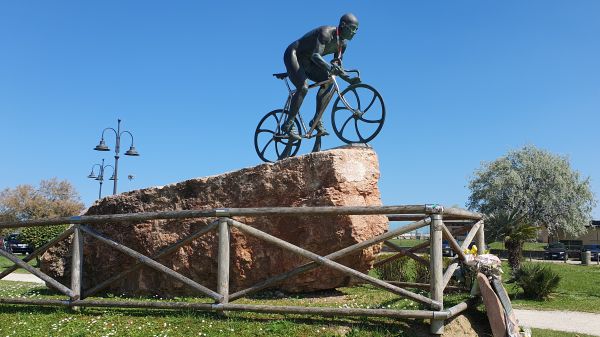 Denkmal des Radsportlers Marco Pantani in Cesenatico - © RoRadln - Kurt Schmidt