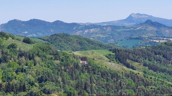 Blick von Sogliano Richtung San Marino und Monte Bello - © RoRadln - Kurt Schmidt