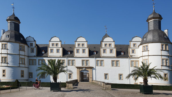 Schloss Neuhaus - © RoRadln - Kurt Schmidt