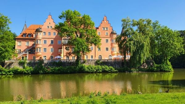 Taufkirchen - Wasserschloss - © RoRadln - Kurt Schmidt