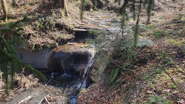 Gro&szlig;bach mit kleinem Wasserfall - © RoRadln - Kurt Schmidt