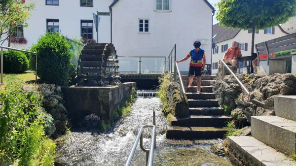 Waal - Wassertreten in der Singold - © RoRadln - Kurt Schmidt