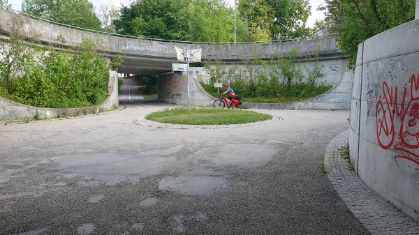 Kaufbeuren - Kreisverkehr f&uuml;r Radfahrer - © RoRadln - Kurt Schmidt