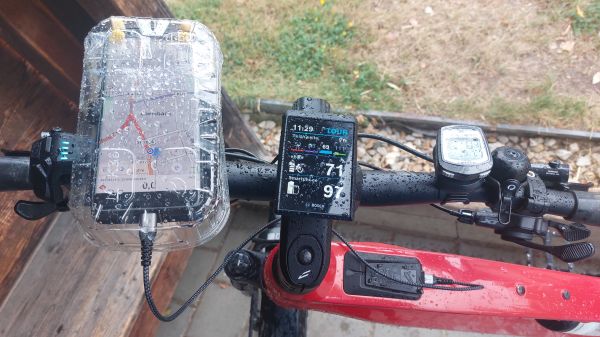 Regenschutz f&uuml;r das Smartphone - © RoRadln - Kurt Schmidt