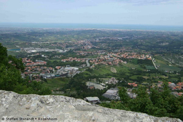 Blick von San Marino auf die Küste Richtung Cesenatico - © RoRadln - Steffen Storandt
