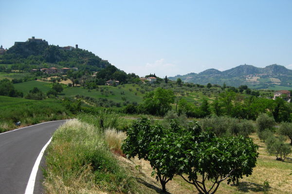 Blick auf Verucchio und Monte Bello - © RoRadln - Kurt Schmidt