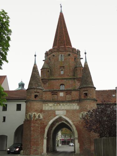Das Kreuztor, ein Wahrzeichen von Ingolstadt - © RoRadln - Kurt Schmidt